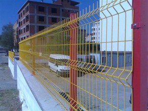 hàng rào thép sơn tĩnh điện